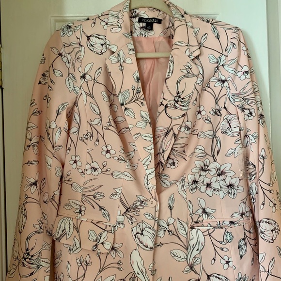 NWOT- Roz & Ali Pale Pink Floral Blazer💕 - Picture 2 of 6